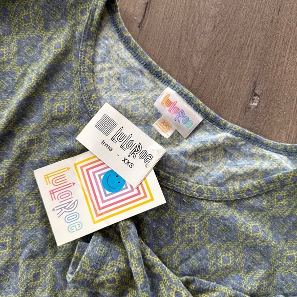 New LulaRoe Irma Grey & Yellow Pattern Tunic Top - Picture 5 of 5